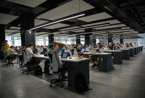 Mid-market enterprise team leveraging scalable IT infrastructure